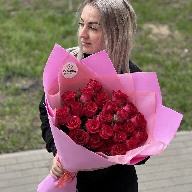 Bouquet of 25 crimson roses, standart