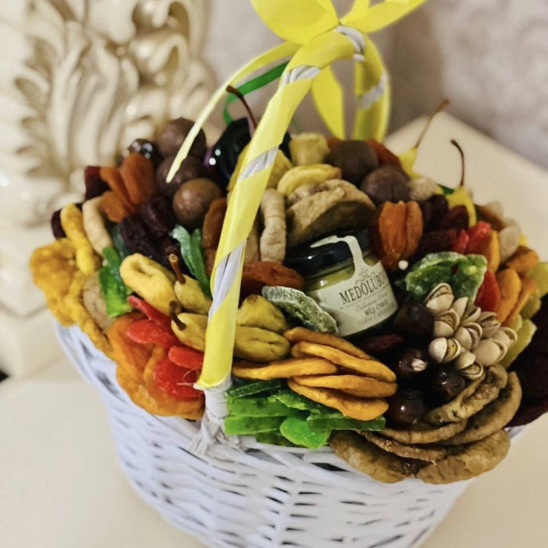 Gift basket with dried fruits, standart