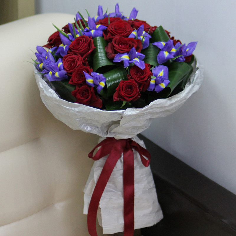 Red roses and blue irises, standart