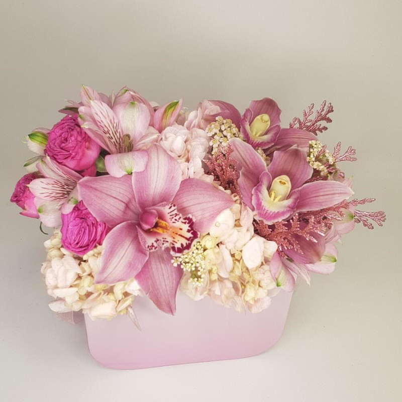 Pastel pink box with orchid and hydrangea, standart