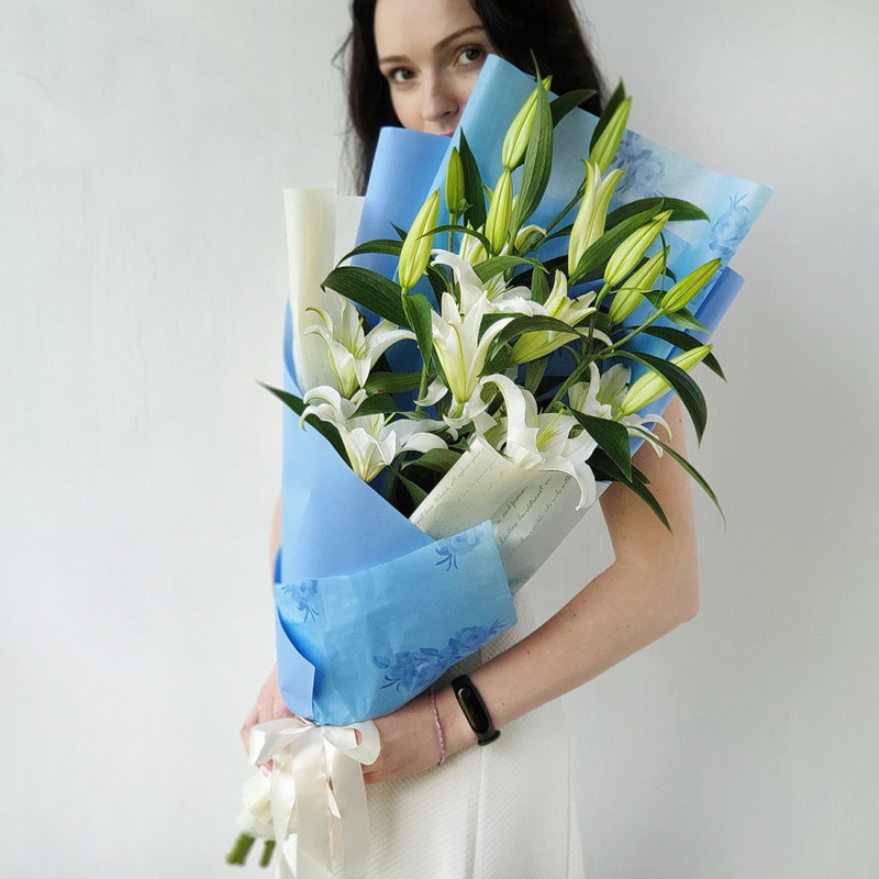 Beautiful bouquet of white lilies in a package, standart