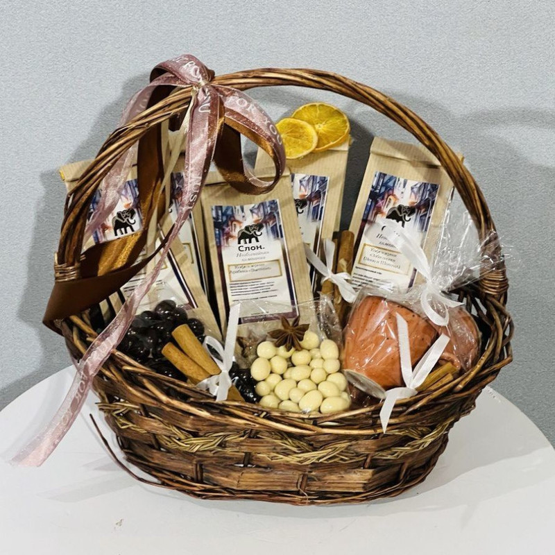 Assorted coffee beans in a gift basket, standart