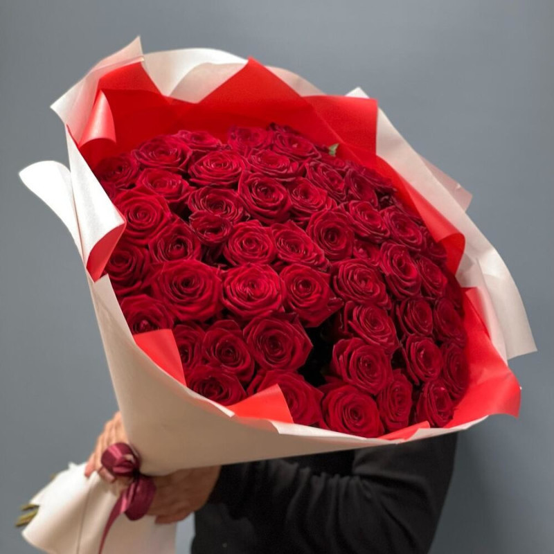 100 Red roses bouquet – Purple Violet