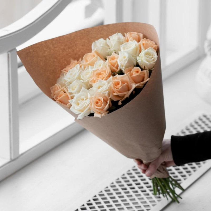 Bouquet of peach and white roses, standart