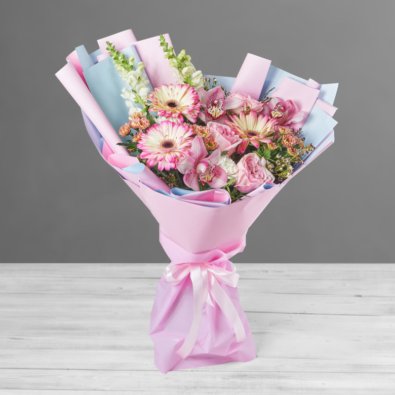 Bouquet of antirrinums, gerberas and carnations, standart