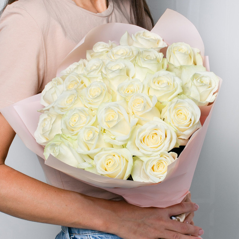 Bouquet of fresh flowers from snow-white / white roses 25 pcs. (40 cm), standart