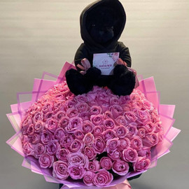 101 roses with a bear