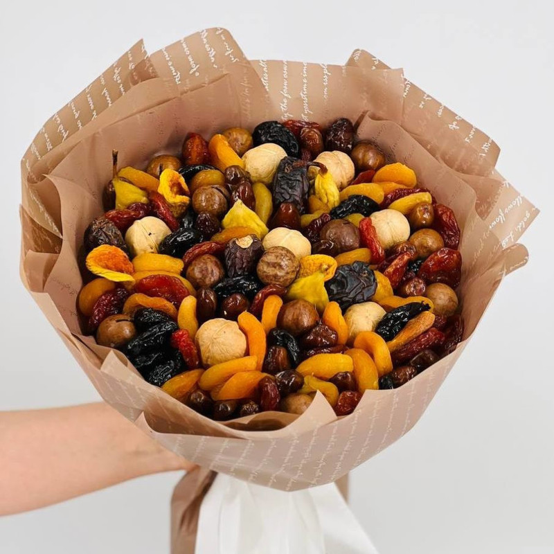 Men's bouquet of nuts and dried fruits, standart