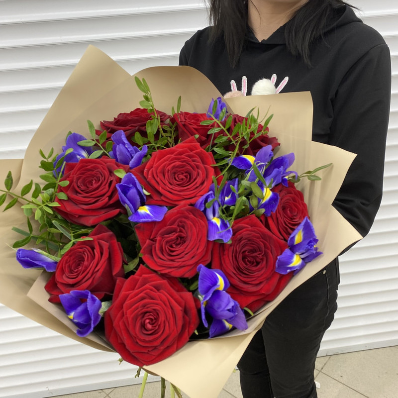 Bouquet of irises and roses, standart
