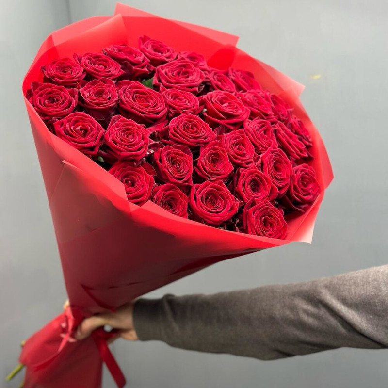 Букет из 31 красной розы Red Naomi 50 см, стандартный