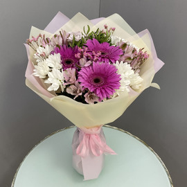 Mixed bouquet with gerbera