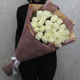 25 white roses "Avalanche" 80 cm in a designer package