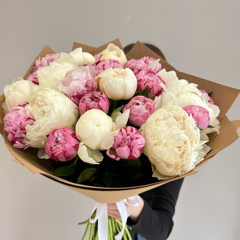 Bouquet of 25 fragrant white and pink peonies, standart