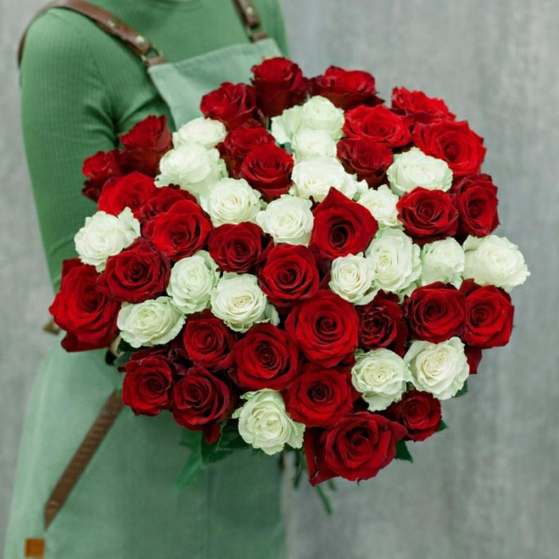 51 роза Эквадор 40 см белые с красными, стандартный