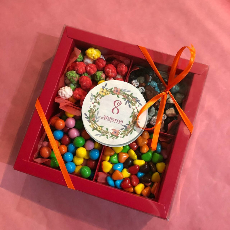 Box with sweets for March 8, standart