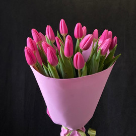 mono-bouquet of 19 tulips