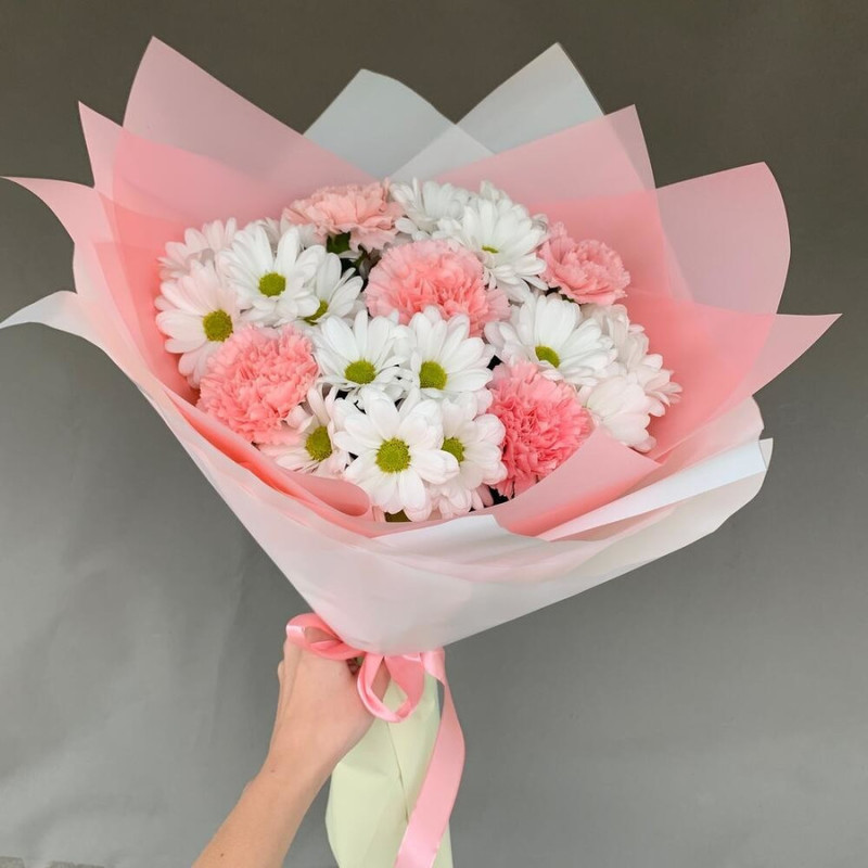 Delicate Bouquet of Dianthus and Daisies, standart