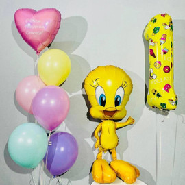 Воздушные шарики на 1 год с фольгированной ходячей фигурой цыплёнок Твитти