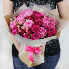 Bouquet of pink and crimson roses
