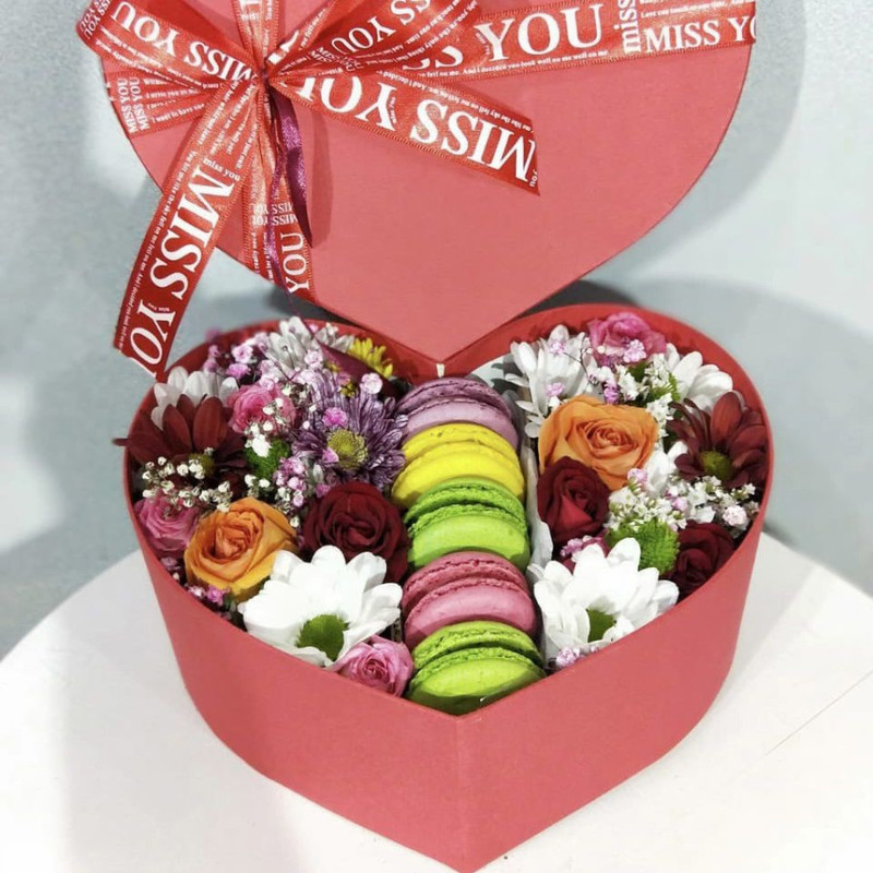 Gift box with nuts and chocolate for mom, standart