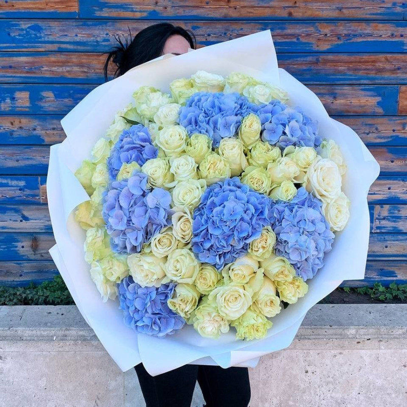 Huge bouquet with hydrangea and white roses, standart