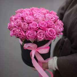 35 pink roses in a box