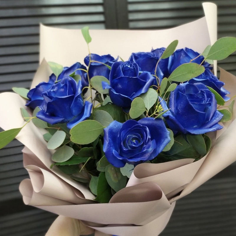 Bouquet of 11 Dutch blue roses with exotic, standart