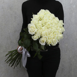 35 white roses "Avalanche" 80 cm
