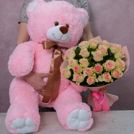 Pink bear with a bouquet of pink roses