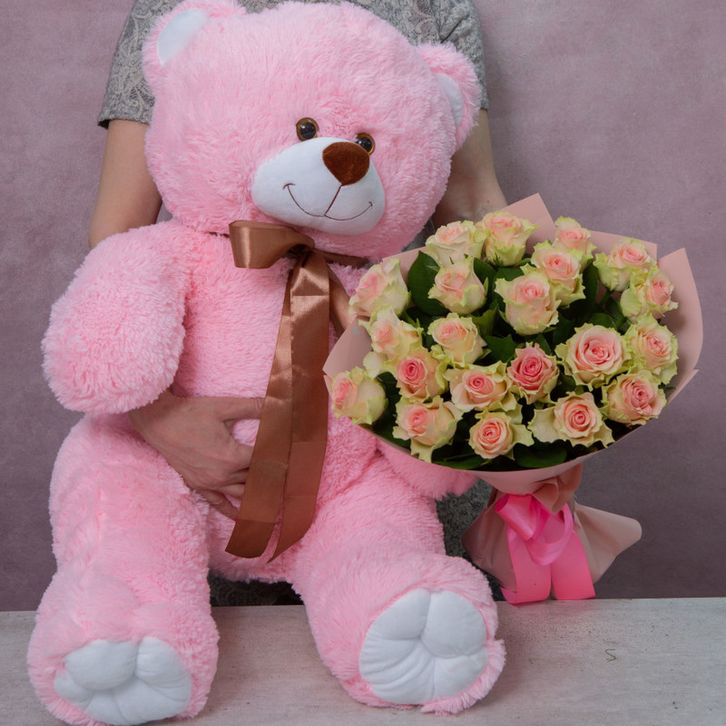 Pink bear with a bouquet of pink roses, standart