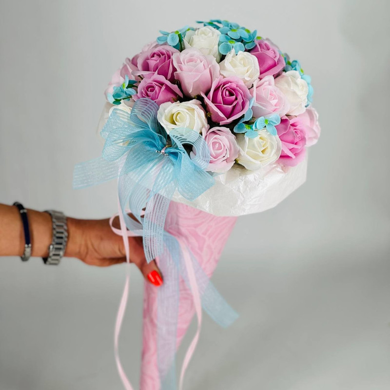Bouquet of soap roses in a horn, standart