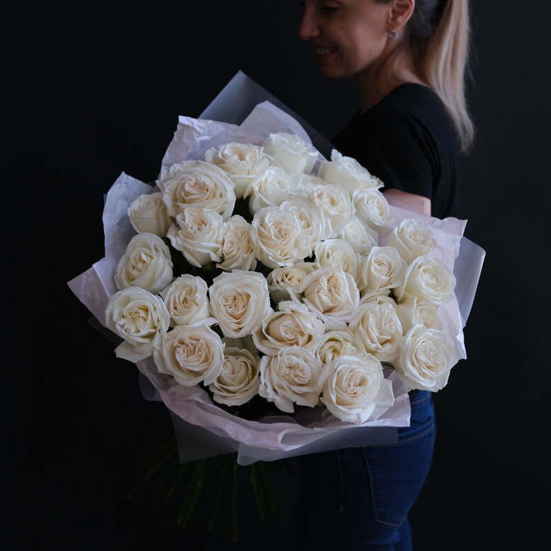 Mono-bouquet of white roses 35 pieces, luxe