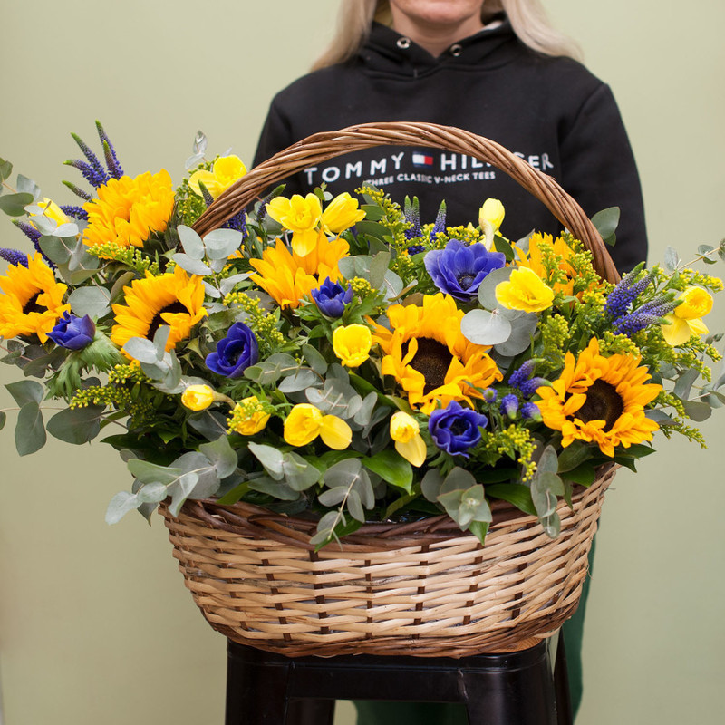 Basket with flowers "Sunny spring", standart