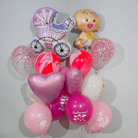 Arrangement of balloons for discharge from maternity hospital for a girl