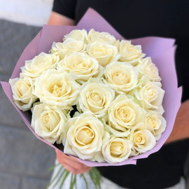 19 white roses per package