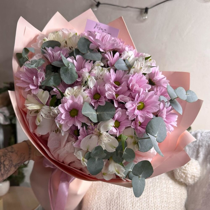 Designer bouquet with chrysanthemum and alstroemeria size M, standart