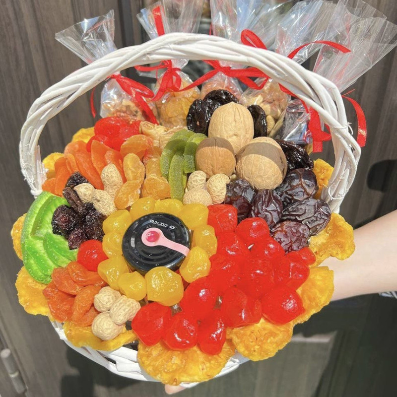 Basket with nuts and dried fruits, standart