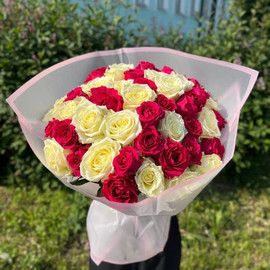 Bouquet of 51 roses 40 cm in assortment