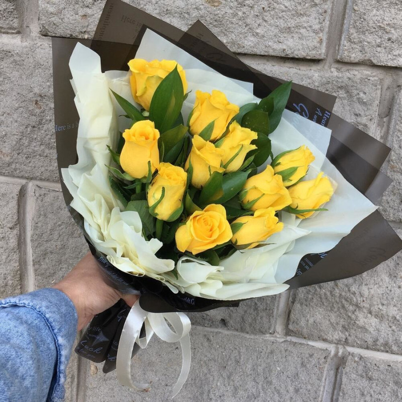 Bouquet of 11 yellow Kenyan roses, standart