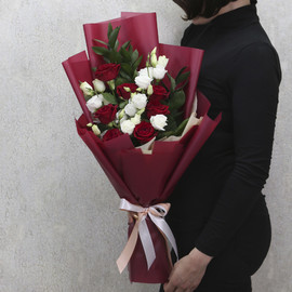 Bouquet of red roses and white eustoma "Diva"