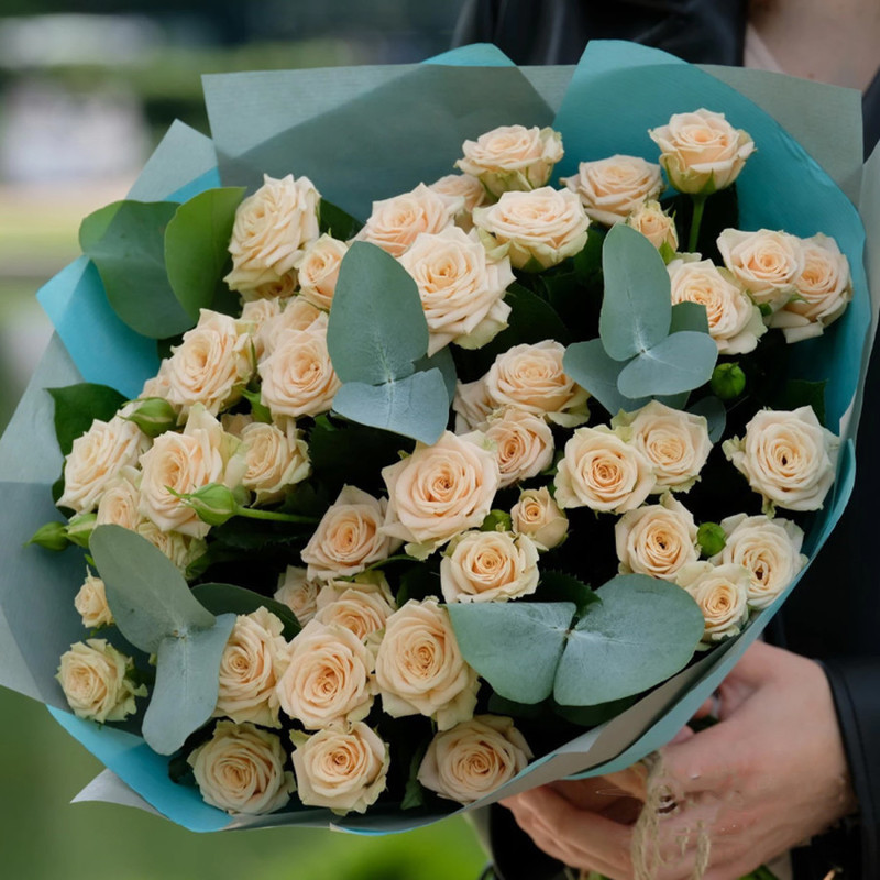Bouquet "11 white spray roses with eucalyptus", standart