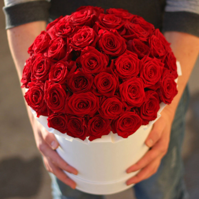 39 red roses in a white box, standart