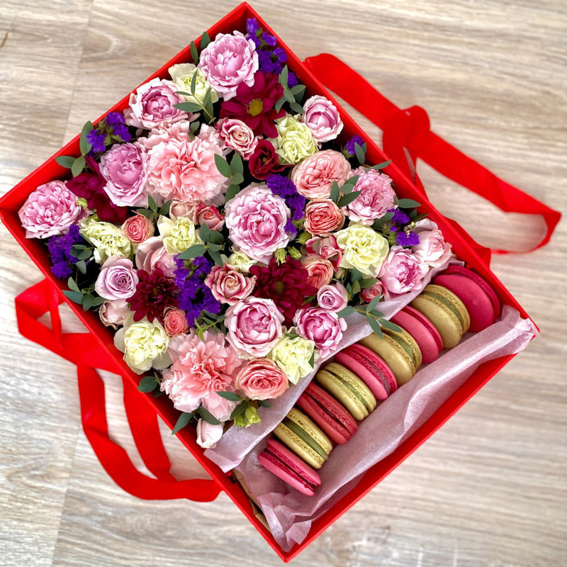 Box with flowers and sweets, standart