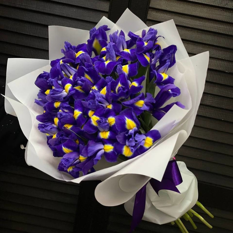 17 irises in decoration, standart