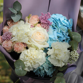 Bouquet 59 in Korean style with hydrangea "Night Watch" (vase as a gift, see the description for the promotion conditions)