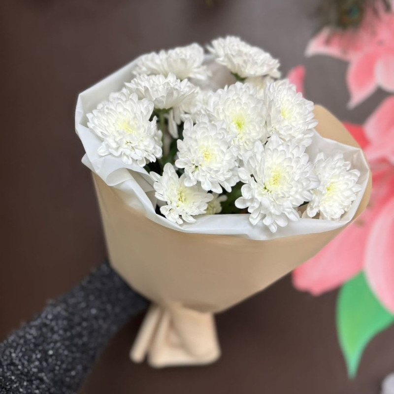 Bouquet of spray chrysanthemums, mini