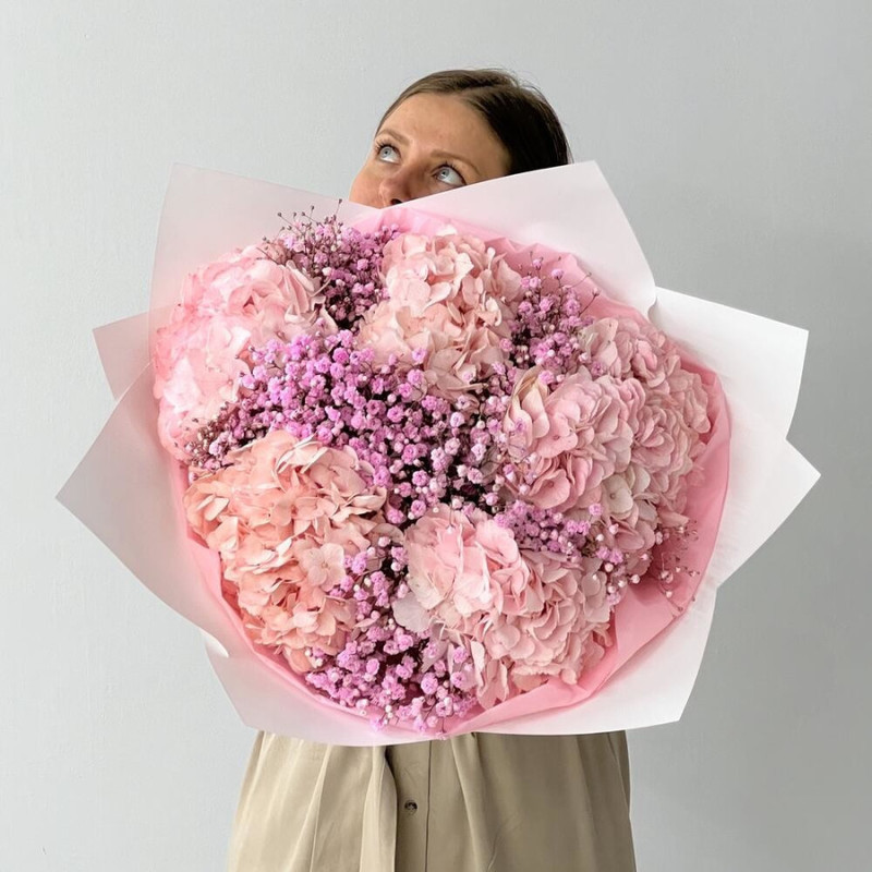 Bouquet of 7 gypsophila and hydrangeas in designer decoration 45 cm, standart