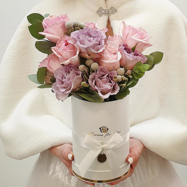 Свадебный букет из пионовидных роз, капса и эвкалипта, стандартный