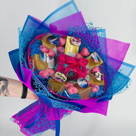 Bouquet of tea and chocolate hearts gift for March 8