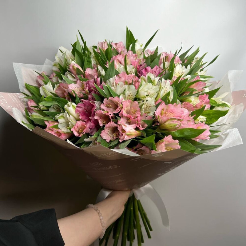 Bouquet of 39 pink and white alstroemerias in designer decoration 50 cm, standart